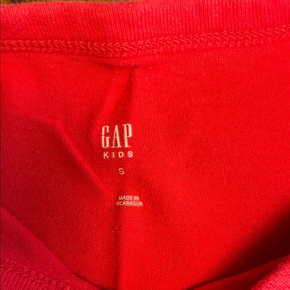 GAP vibrant red